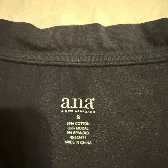 a.n.a Black V-Neck Short Sleeve Tee - Picture 2 of 2